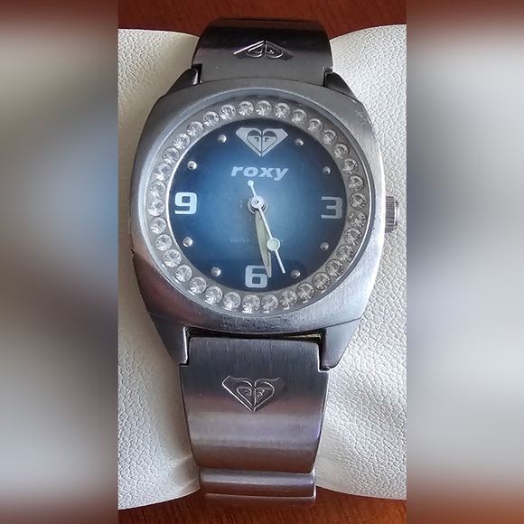 Roxy silver Tone rhinestone Blue Dial Women's watch W024BF Works - Picture 1 of 12